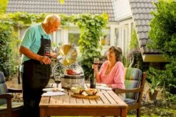 Cobb Pro Premier Air Houtskoolbarbecue - Grijs -Buiten Kamperen Verkoop 1267 1900 p1090050 met rook 25
