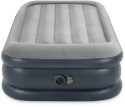 Intex Deluxe Pillow Rest Raised Luchtbed - Eenpersoons - Ingebouwde Elektrische Pomp 2 Intex Deluxe Pillow Rest Raised Luchtbed - Eenpersoons - Ingebouwde Elektrische Pomp -Buiten Kamperen Verkoop 1320 1900 64132 prd2 2023 300