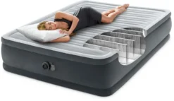 Intex Comfort Plush Hoog Luchtbed - Queensize - Ingebouwde Elektrische Pomp 3 Intex Comfort Plush Hoog Luchtbed - Queensize - Ingebouwde Elektrische Pomp -Buiten Kamperen Verkoop 1320 1900 64414 inuse3 2023 300