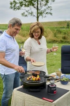 NomadiQ Draagbare Gasbarbecue - Zwart 7 NomadiQ Draagbare Gasbarbecue - Zwart -Buiten Kamperen Verkoop 1900 1267 mvd0748 1