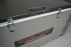 Engel MD60F-C Dual-zone Compressor Koelbox - 57 Liter -Buiten Kamperen Verkoop 1900 2849 md60fc verschluss detail
