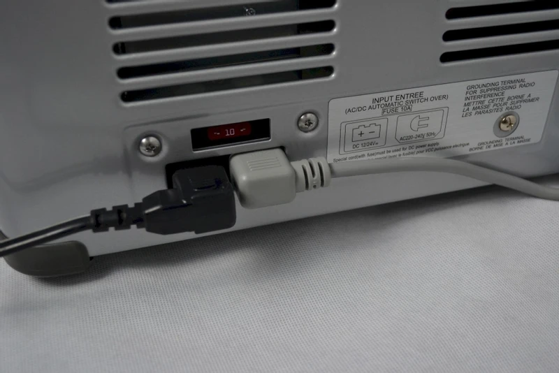 Engel MT45F-S compressor koelbox - 40 liter Engel MT45F-S Compressor Koelbox - 40 Liter -Buiten Kamperen Verkoop 1900 2849 mt45fs anschlussterminal detail