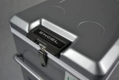 Engel MT45F-S Compressor Koelbox - 40 Liter 5 Engel MT45F-S Compressor Koelbox - 40 Liter -Buiten Kamperen Verkoop 1900 2849 mt45fs verschluss detail