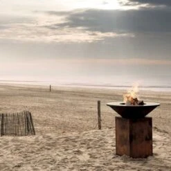 OFYR Classic Corten 85 -Buiten Kamperen Verkoop 900 900 ofyr strand liggend 1000x1000 1