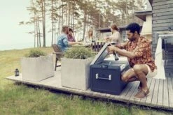 Dometic CFX3 75DZ Compressor Koelbox - 74 Liter 9 Dometic CFX3 75DZ Compressor Koelbox - 74 Liter -Buiten Kamperen Verkoop dometic cfx3 bbq dinner friends drinks resultaat