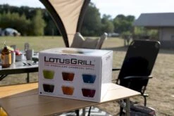 LotusGrill XL Hybrid Houtskoolbarbecue - Rood 4 LotusGrill XL Hybrid Houtskoolbarbecue - Rood -Buiten Kamperen Verkoop doos lotusgrill 4