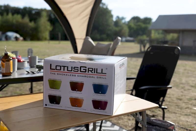LotusGrill XL Hybrid houtskoolbarbecue - Rood LotusGrill XL Hybrid Houtskoolbarbecue - Rood -Buiten Kamperen Verkoop doos lotusgrill 4